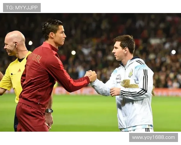 足球明星同框瞬间高清图片展现足坛魅力与激情的完美结合