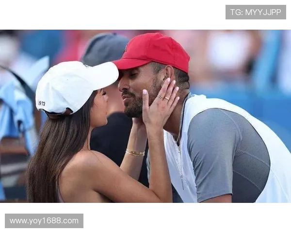 足球明星因碰瓷事件被罚款引发舆论热议背后真相曝光