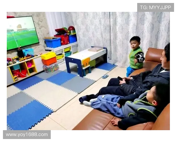 足球明星带娃的亲子时光与普通父母的生活对比分析