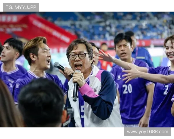 国际足球明星齐聚一堂热情鼓掌展现团结精神与友谊风采