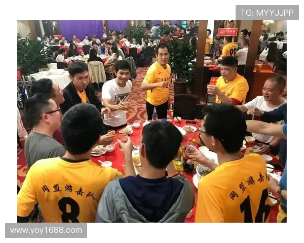 足球明星温暖人心的感人举动视频展现爱的力量与团结精神